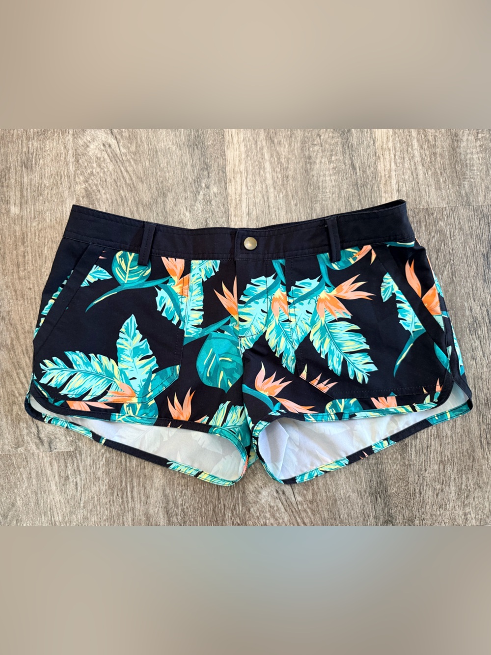 ROXY tropical print board shorts Sz small short scoop hem